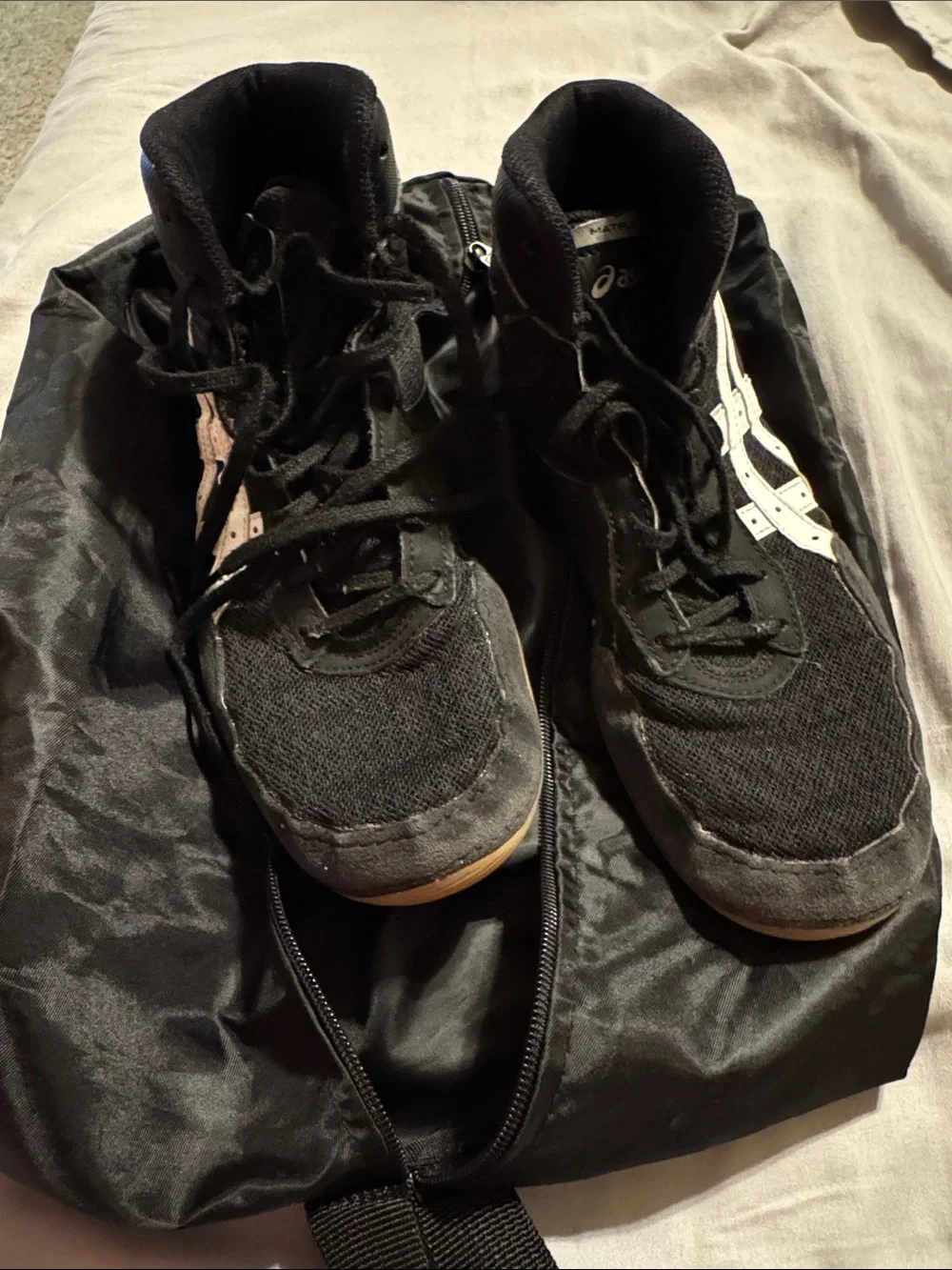 Asics men’s Black and White High-Top Wrestling Shoes